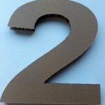 Chiffre DEUX 2 en Carton