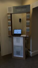 Banque d'accueil carton et fronton imprimé – Image 7