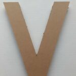 Lettre V en carton