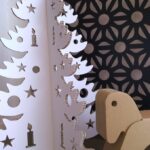 Sapin de Noël blanc en carton. Arbre de Noël en carton recyclé. Cartonkit events