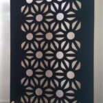 Paravent Fleurs en carton alvéolaire kraft & noir ©