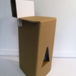 Tabouret haut en carton - dosseret blanc