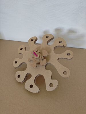 Porte crayon collaboratif en carton FSC français. Cartonkit events